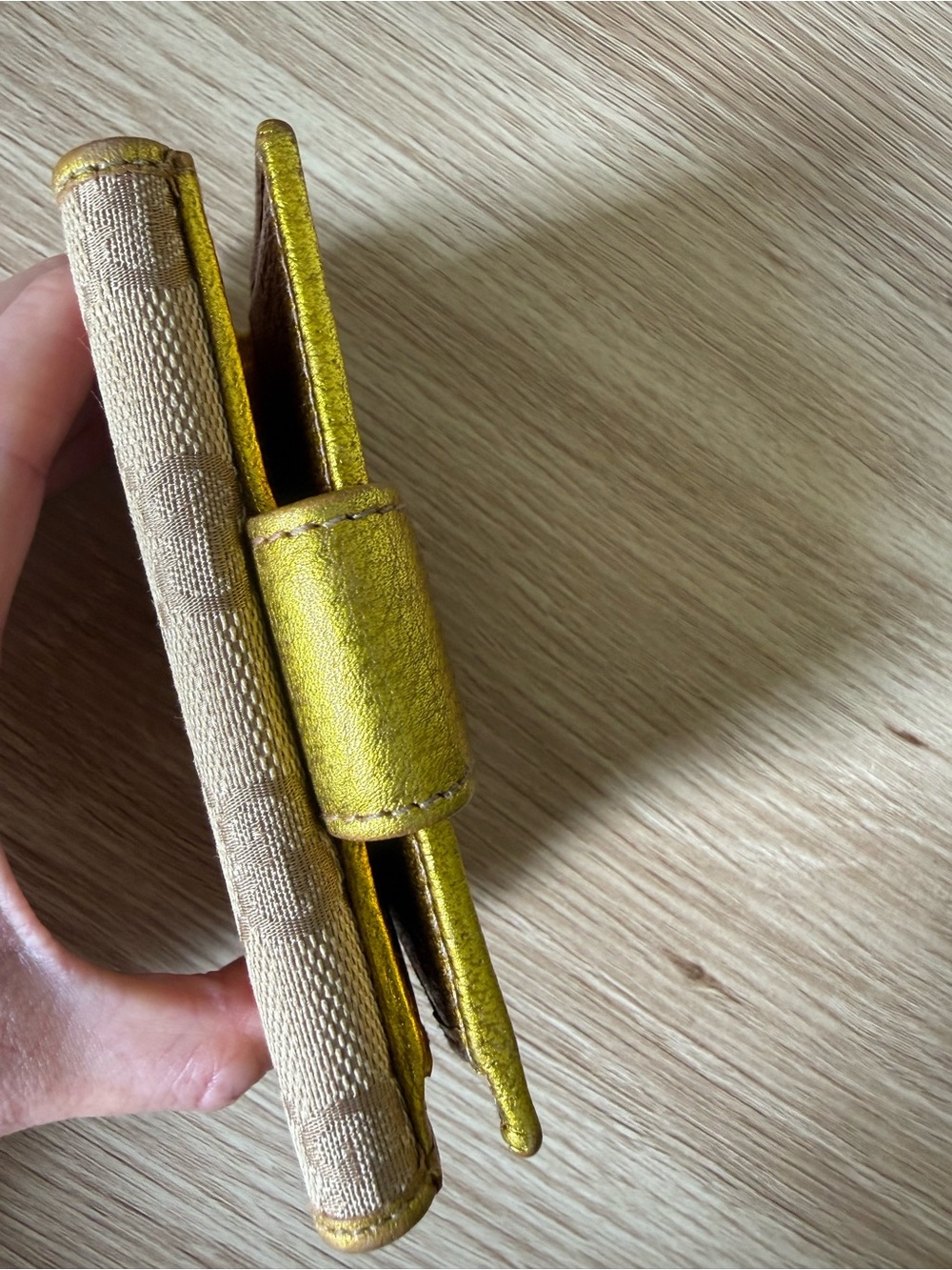 Limited Edition Gucci Beige Monogram Canvas Wallet with a Gold Metallic Leather - Picture 12 of 12
